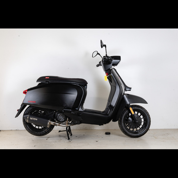 Scorpion Exhaust Lambretta V-125 Special Euro 5+ Black ceramic coated Serket parallel full system